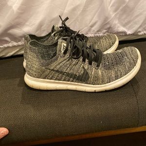 Women’s Nike Shoes Size 9